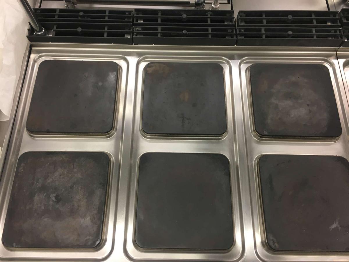 Bertos E9PQ6M 6 lapos elektromos tűzhely feltöltőcsappal – termékfotó hátulról