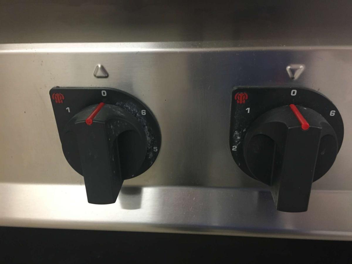 Bertos E9PQ6M 6 lapos elektromos tűzhely feltöltőcsappal – termékfotó felülnézet