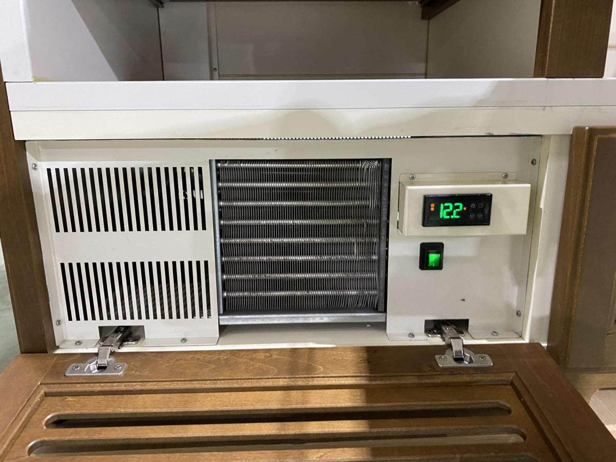 Enofigo bor és csemege - borkorcsolya- hűtő – termékfotó alulnézet