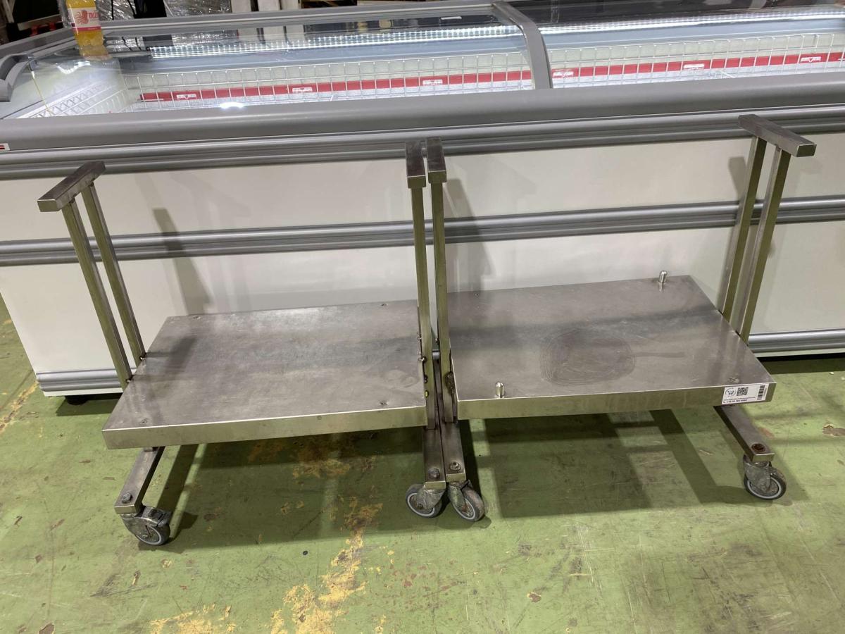 Rozsdamentes kocsi, tálcafeladó – termékfotó jobb oldalról