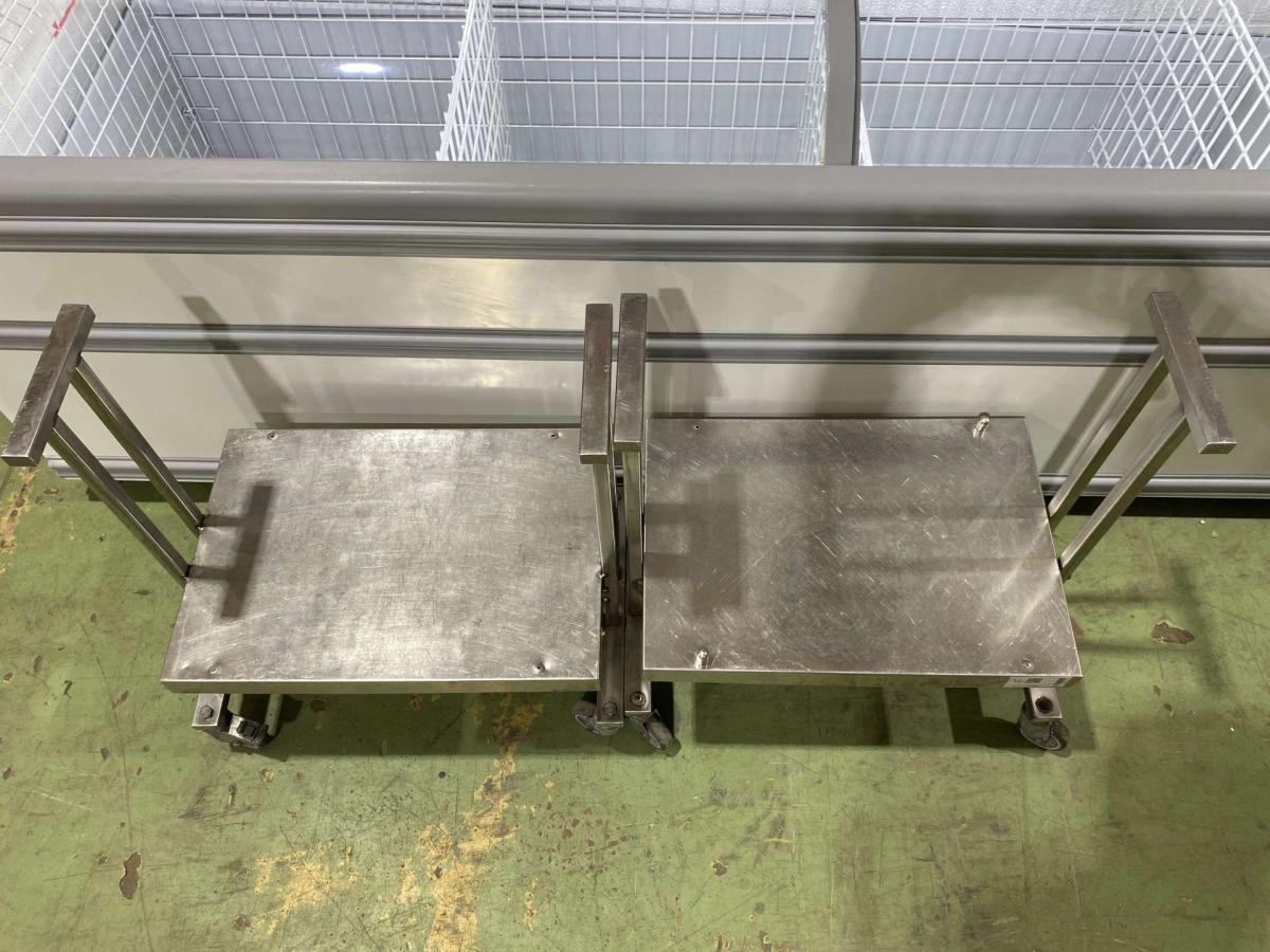 Rozsdamentes kocsi, tálcafeladó – termékfotó hátulról