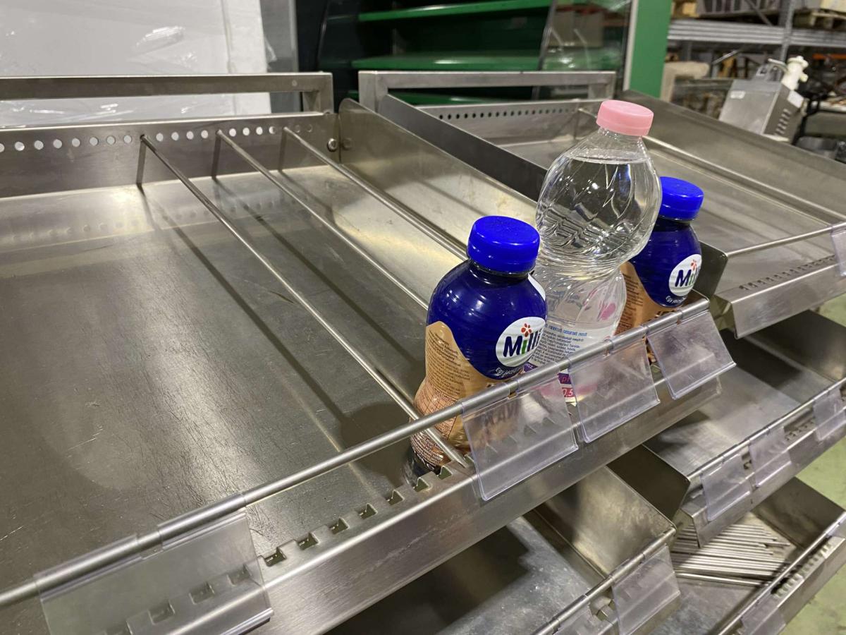 Rozsdamentes italos állvány – termékfotó bal oldalról