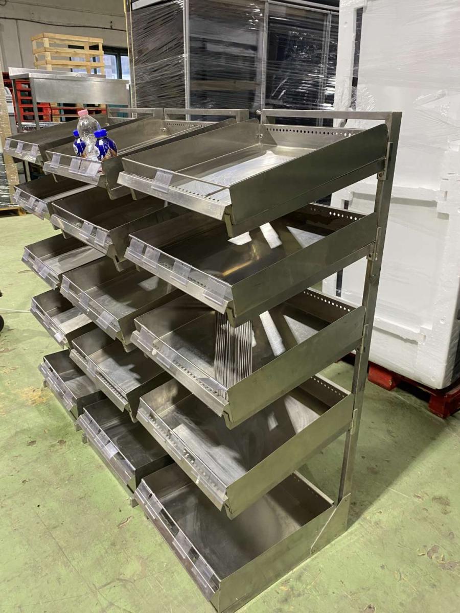 Rozsdamentes italos állvány – termékfotó használat közben