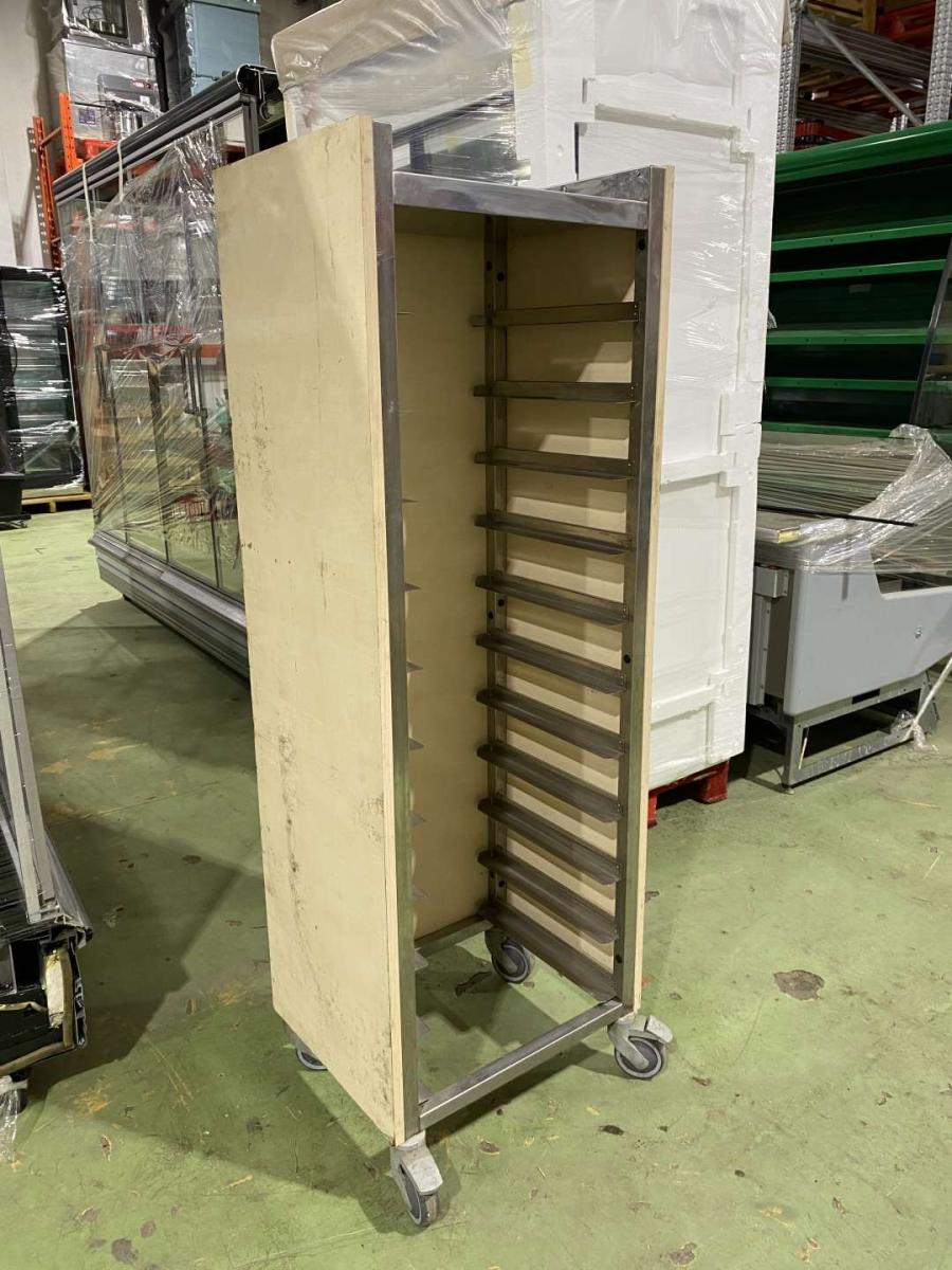 Rozsdamentes tálcaleszedő kocsi – termékfotó hátulról