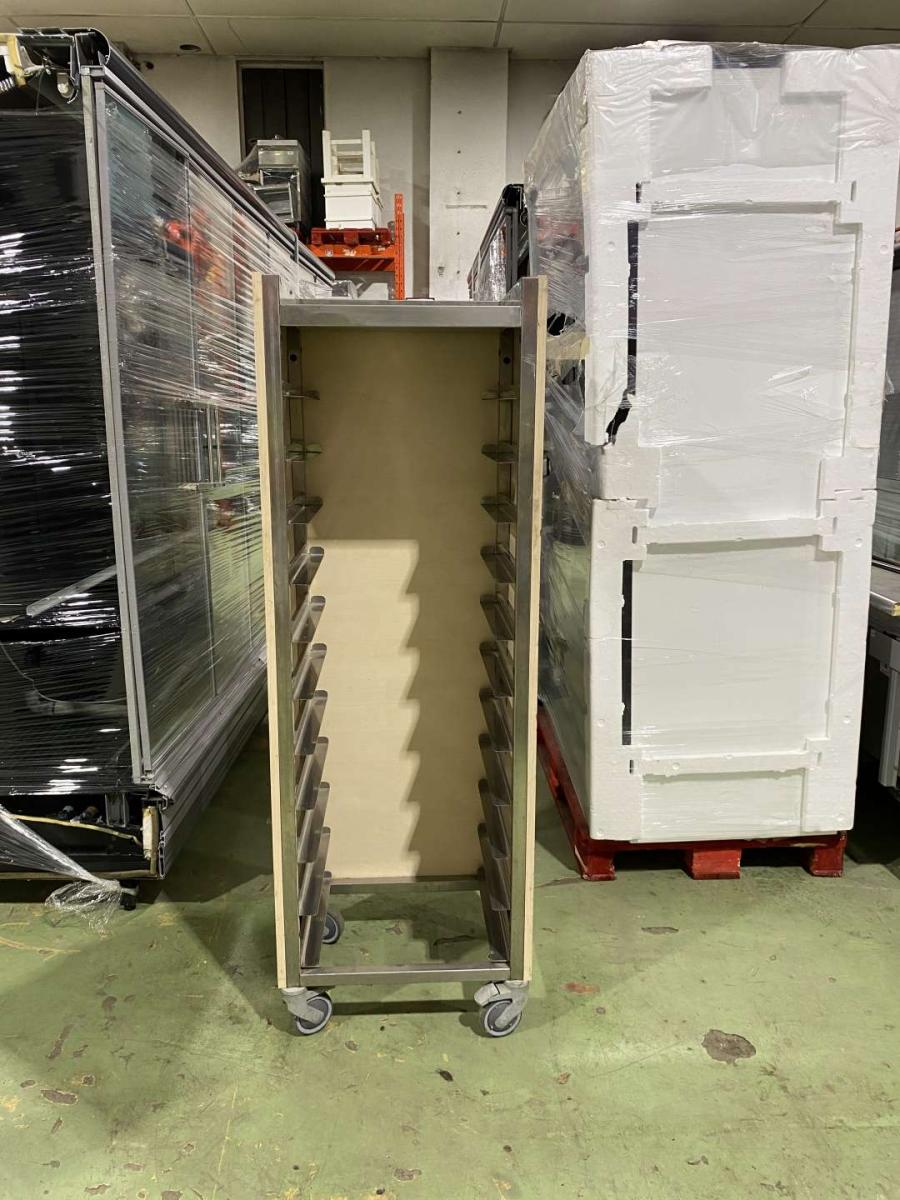 Rozsdamentes tálcaleszedő kocsi – termékfotó 45° nézet