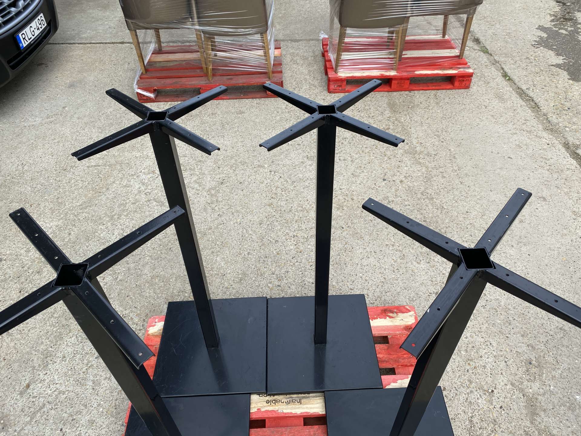 Központi asztalláb, könyöklő asztalbázis