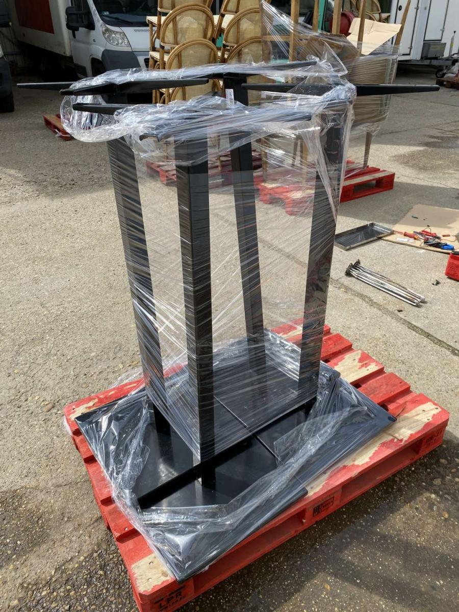 Központi asztalláb, könyöklő asztalbázis – termékfotó bal oldalról