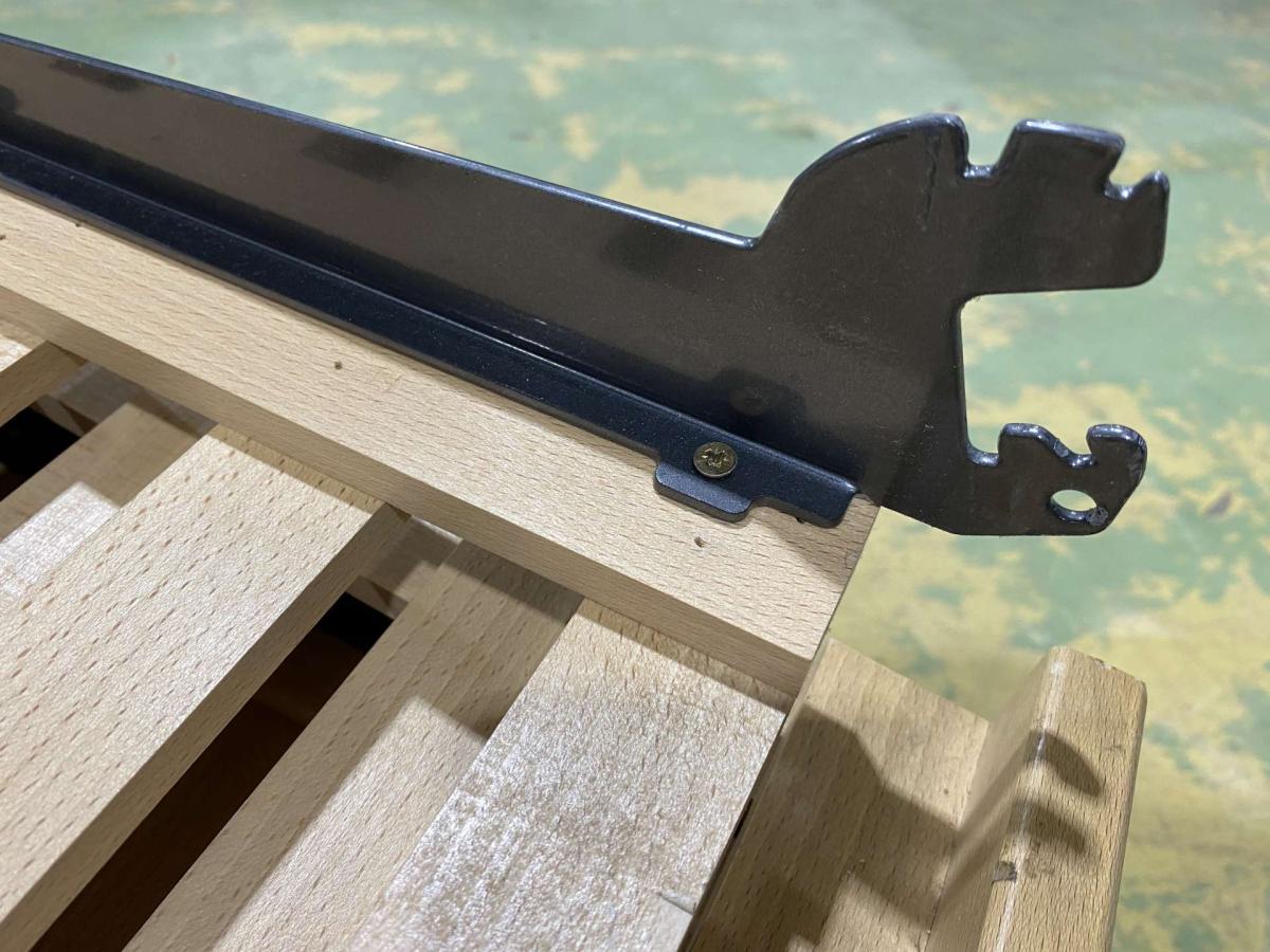 Kenyeres rácspolc 100*47 – termékfotó alulnézet