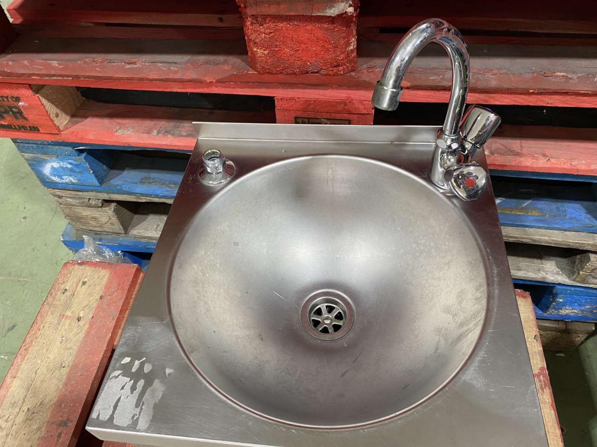 Rozsdamentes kézmosó, csaptelep, előmosó kézi zuhany – termékfotó felülnézet