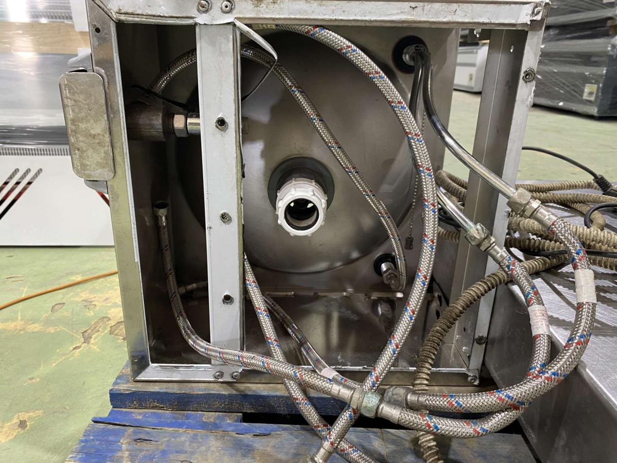 Rozsdamentes kézmosó, csaptelep, előmosó kézi zuhany – termékfotó részlet