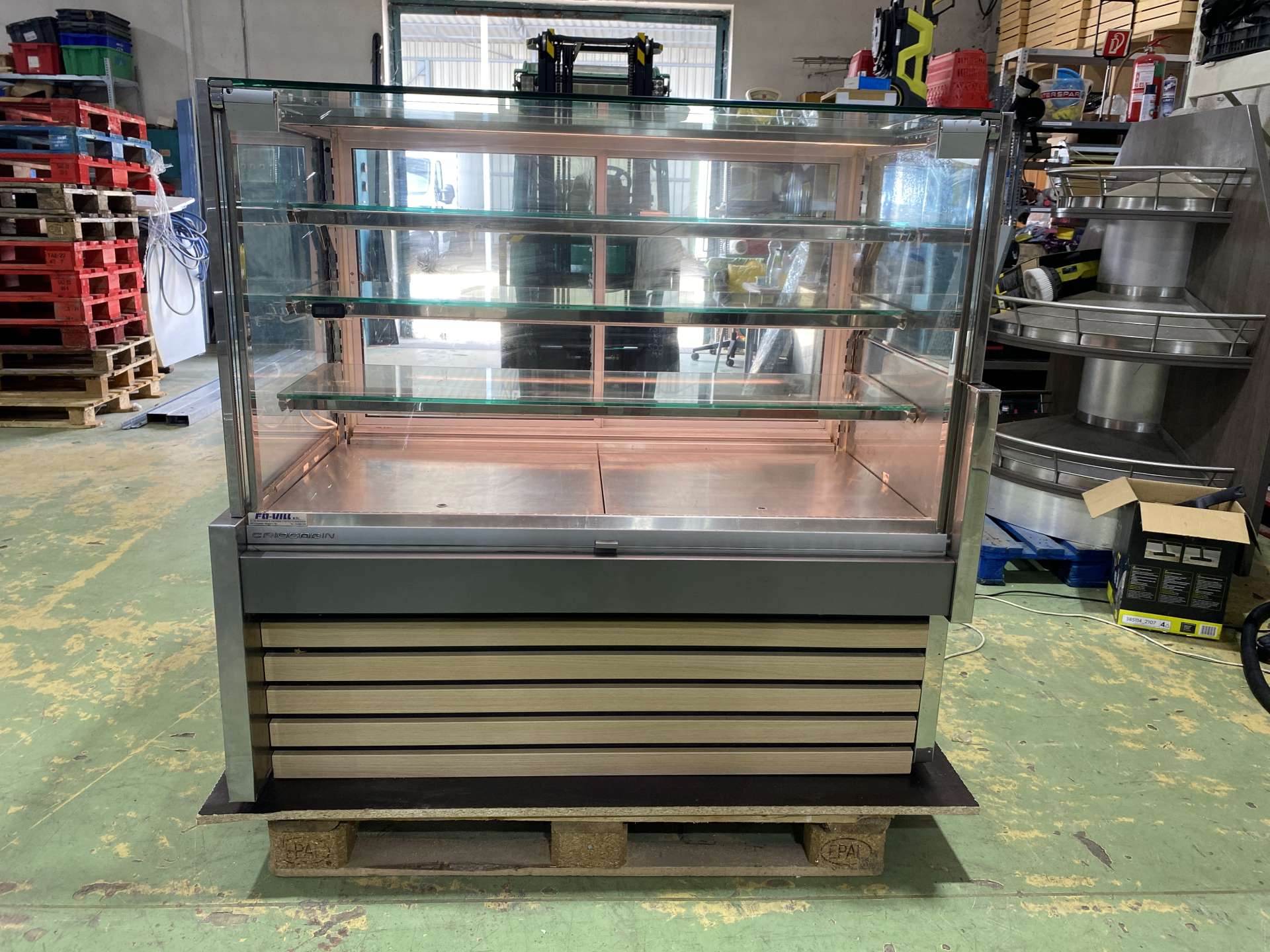 Hűtött vitrin beépített aggregáttal