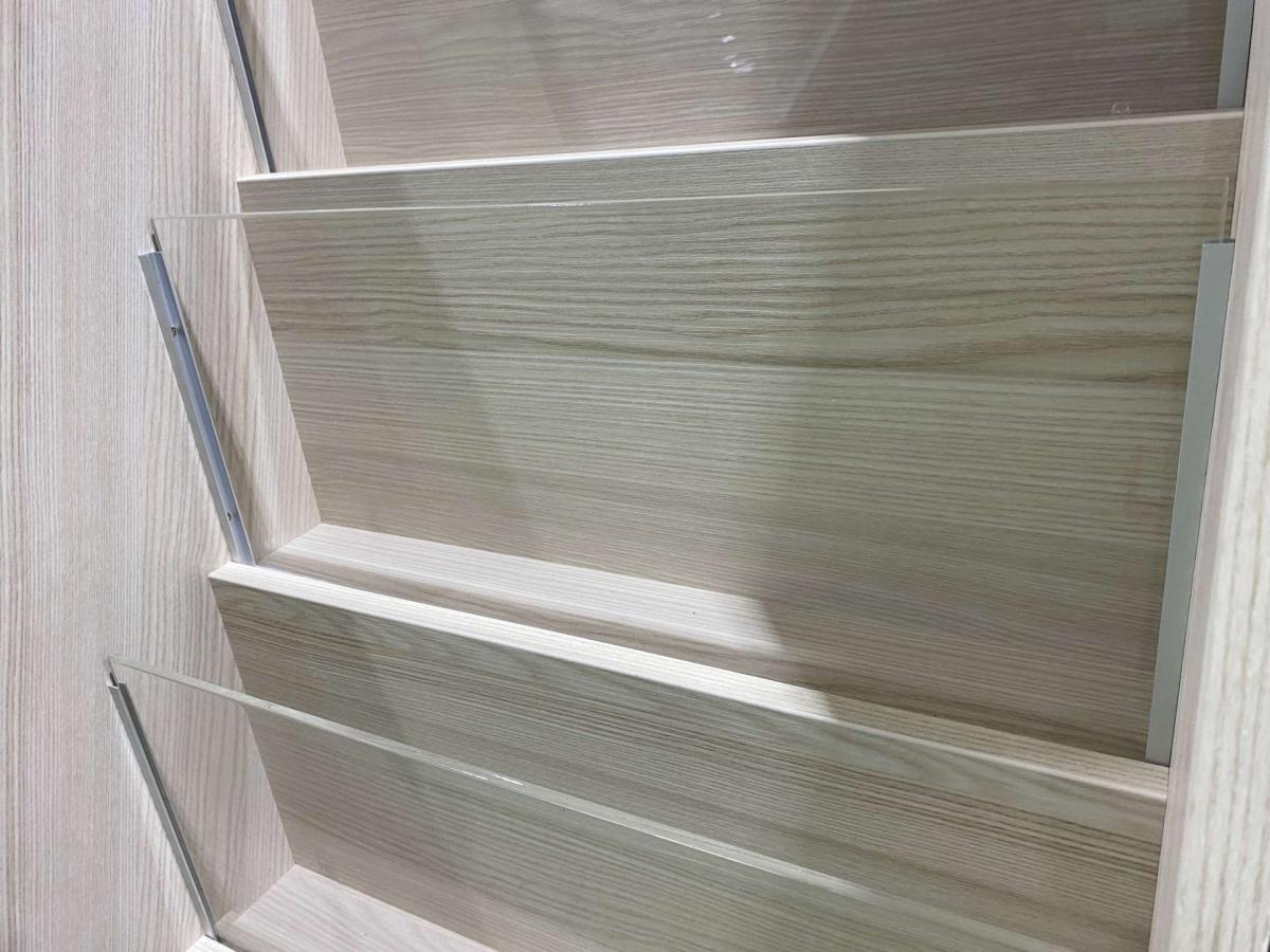 Újságos állvány 55*35 – termékfotó hátulról