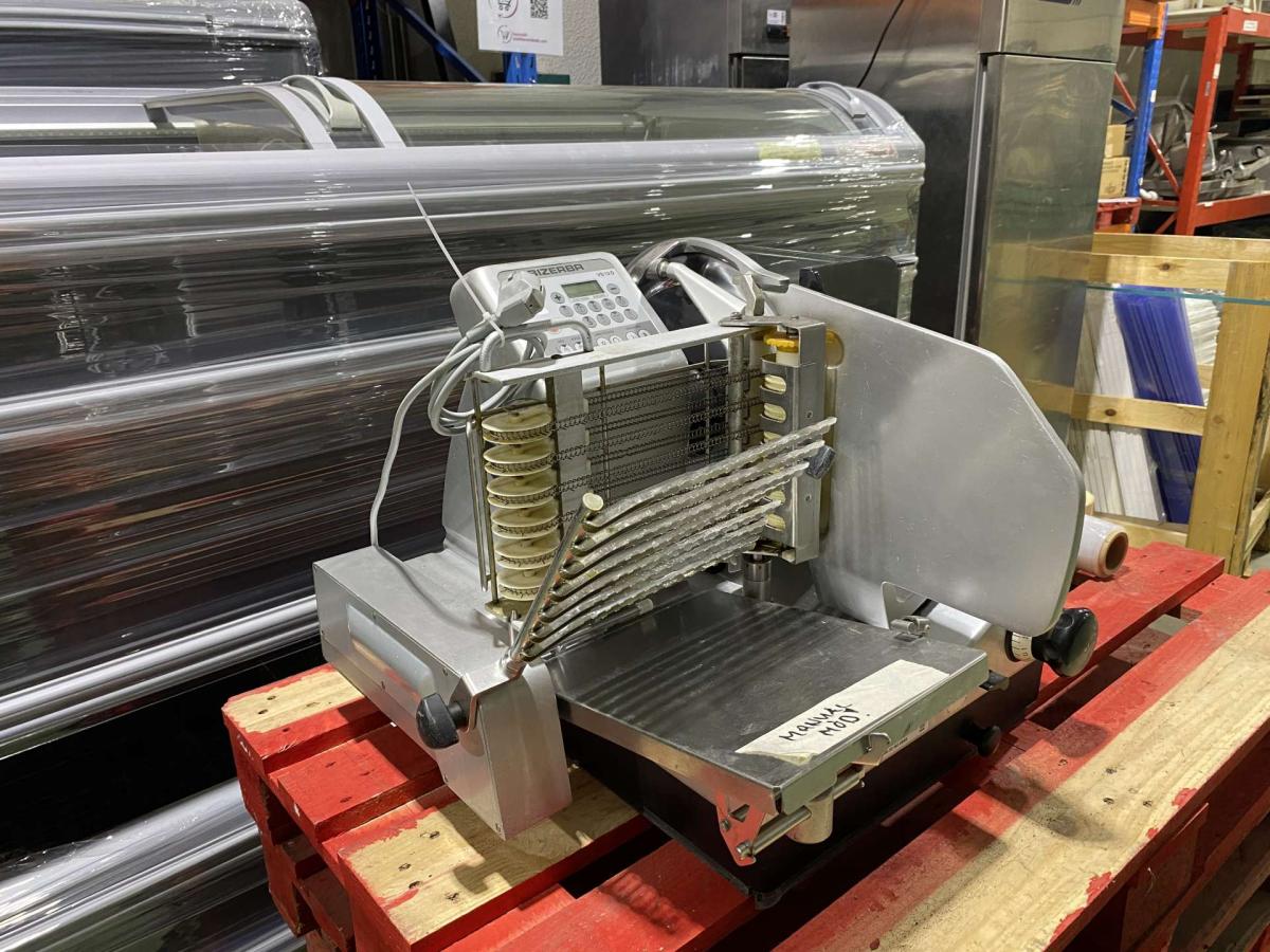 BIZERBA VS12 D szeletelő – termékfotó jobb oldalról