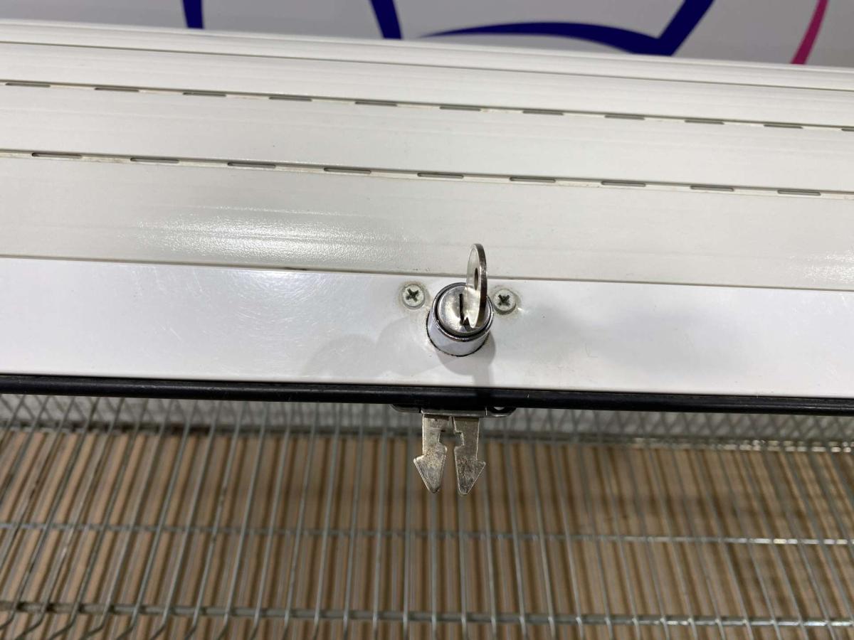 Redőnyös rácspolc – termékfotó hátulról