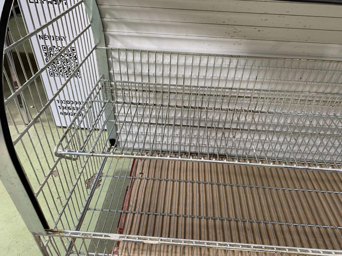 Redőnyös rácspolc – termékfotó alulnézet