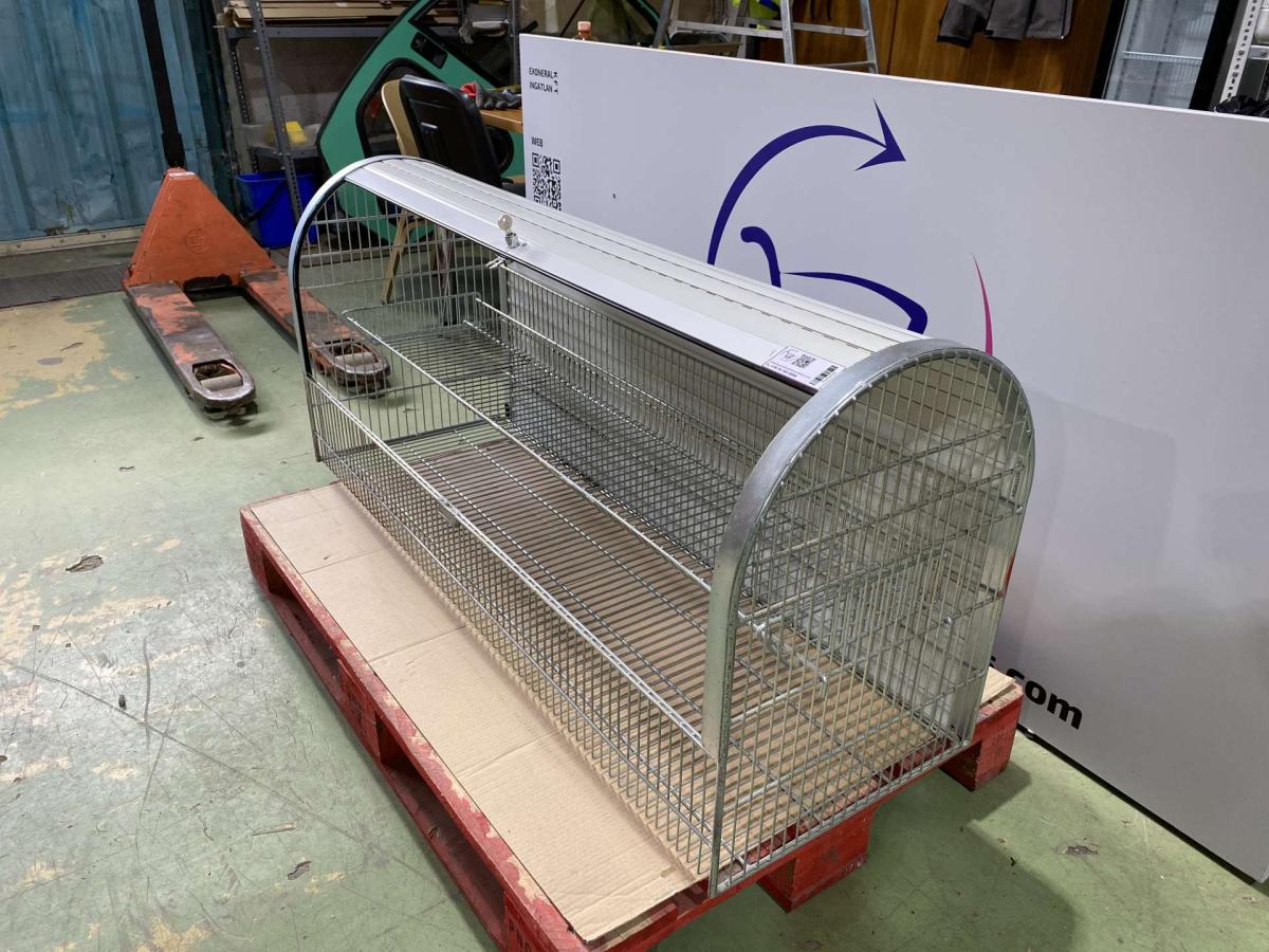 Redőnyös rácspolc – termékfotó 45° nézet