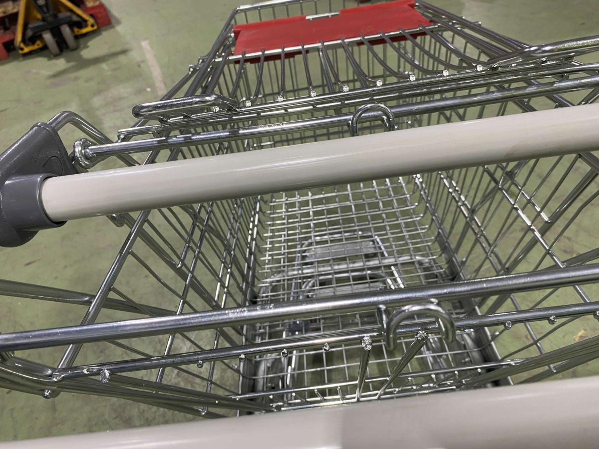 Felújított BUKO bevásárlókocsi szürke műanyagokkal 50 L – termékfotó alulnézet