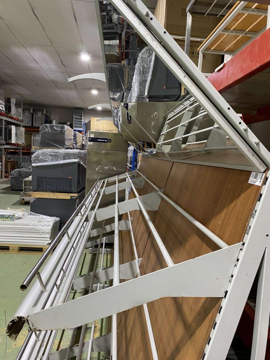 Zöldséges faliregál, állvány 375 – termékfotó használat közben