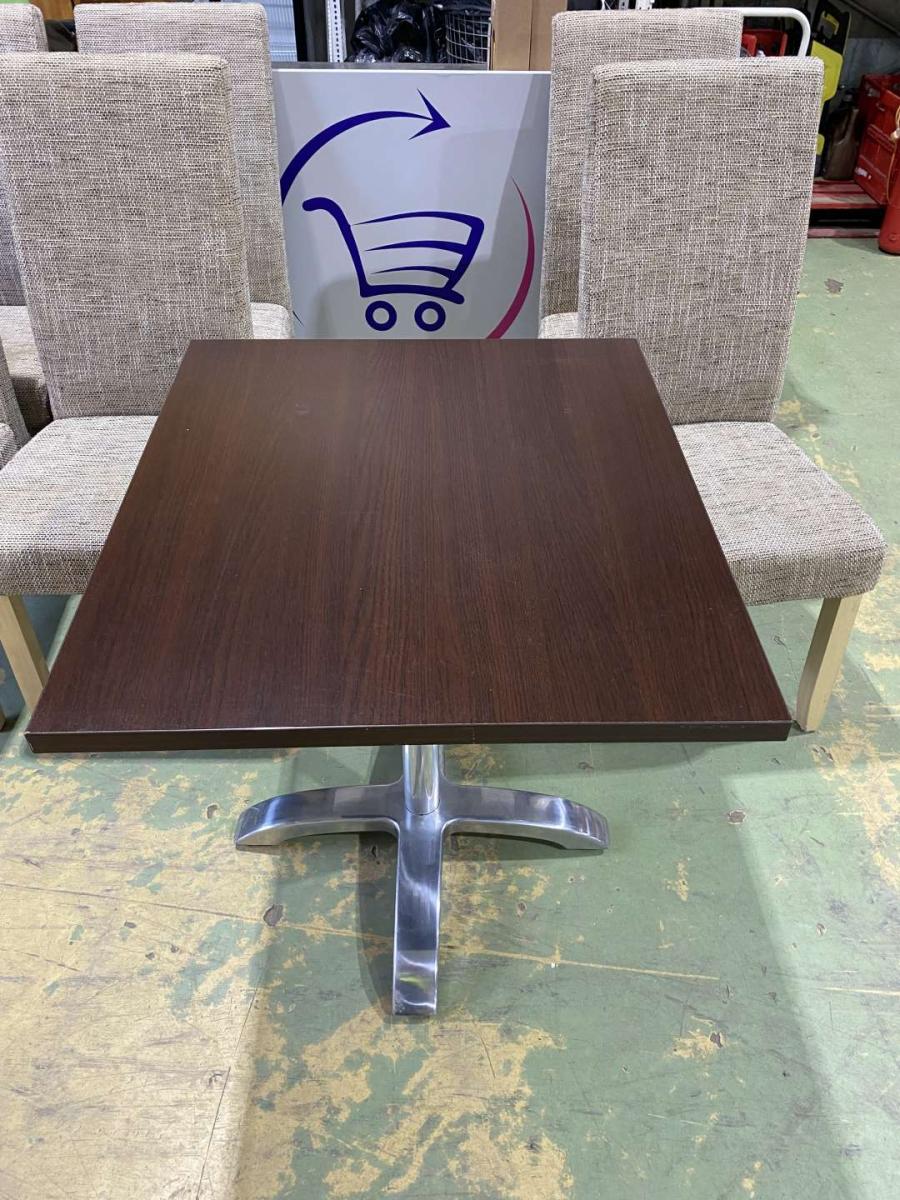 Új étkezőasztal Yukla központi lábbal – termékfotó elölnézet