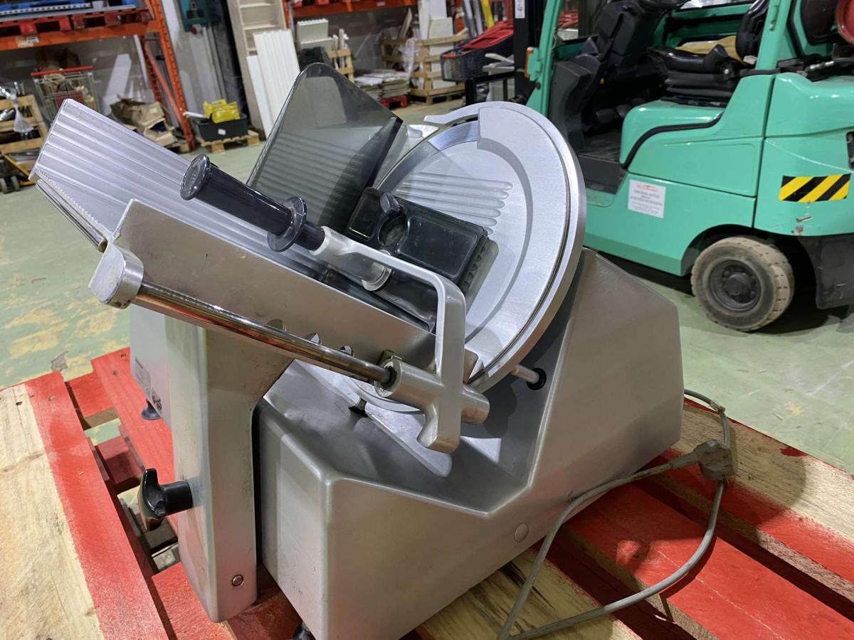 Bizerba SE 12 szeletelőgép – termékfotó alulnézet