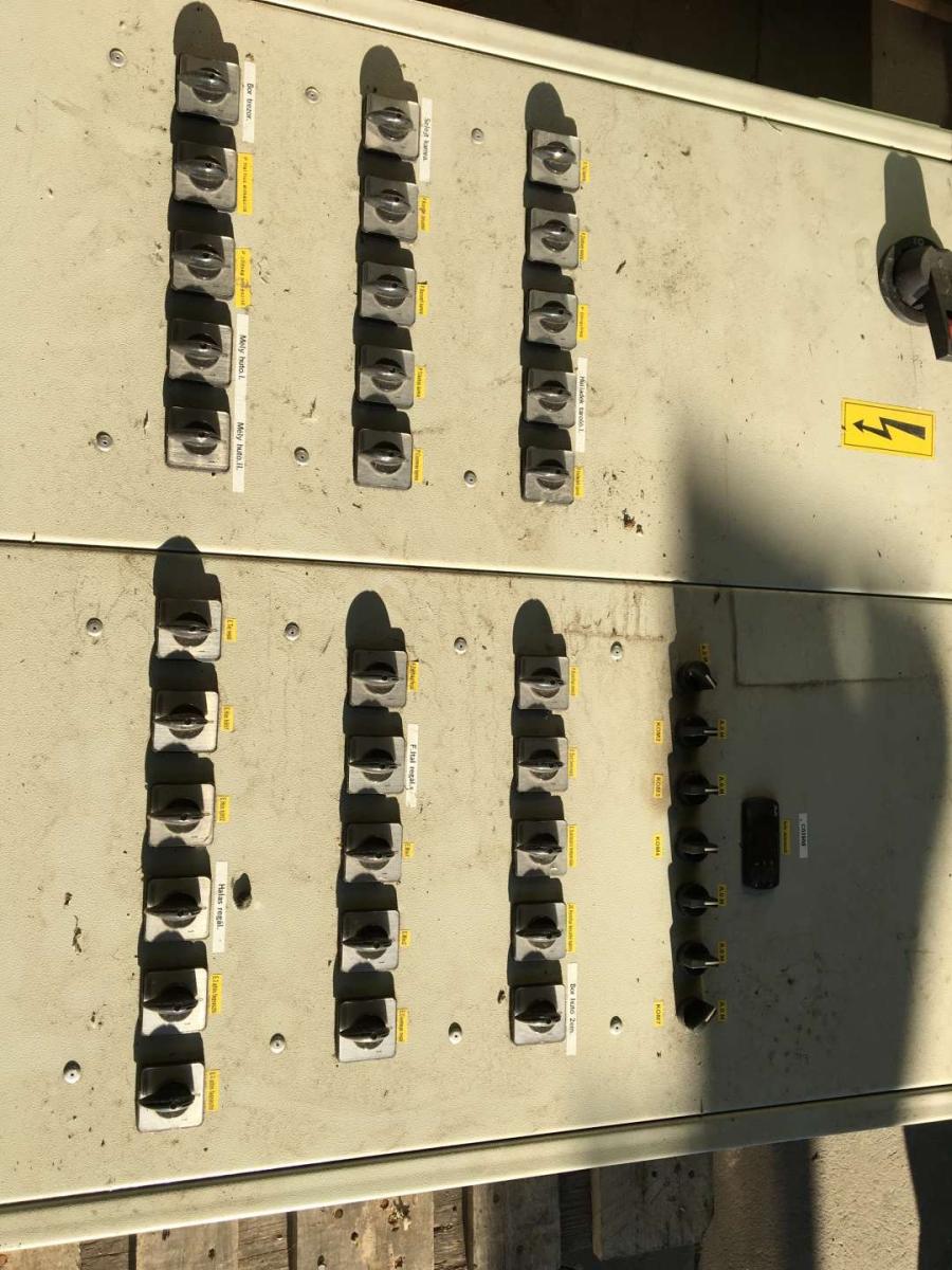 Kalorikus kapcsolószekrény – termékfotó hátulról