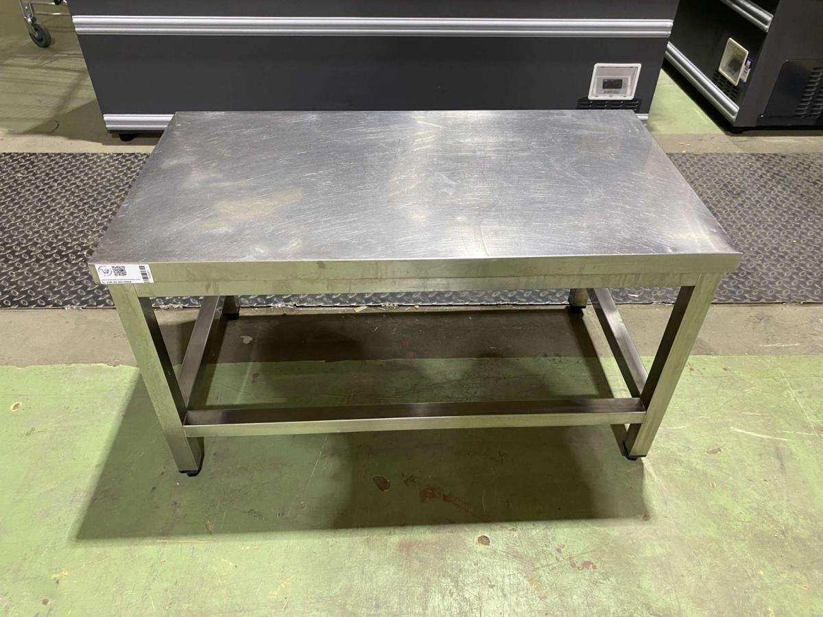 Rozsdamentes asztal, zsámoly – termékfotó elölnézet