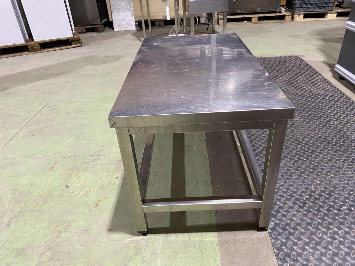 Rozsdamentes asztal, zsámoly – termékfotó felülnézet