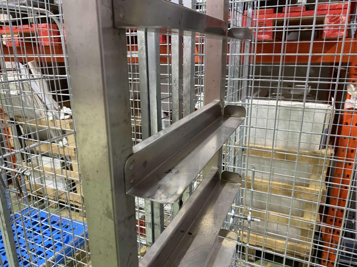 Tálcagyűtő kocsi, rozsdamentes – termékfotó hátulról