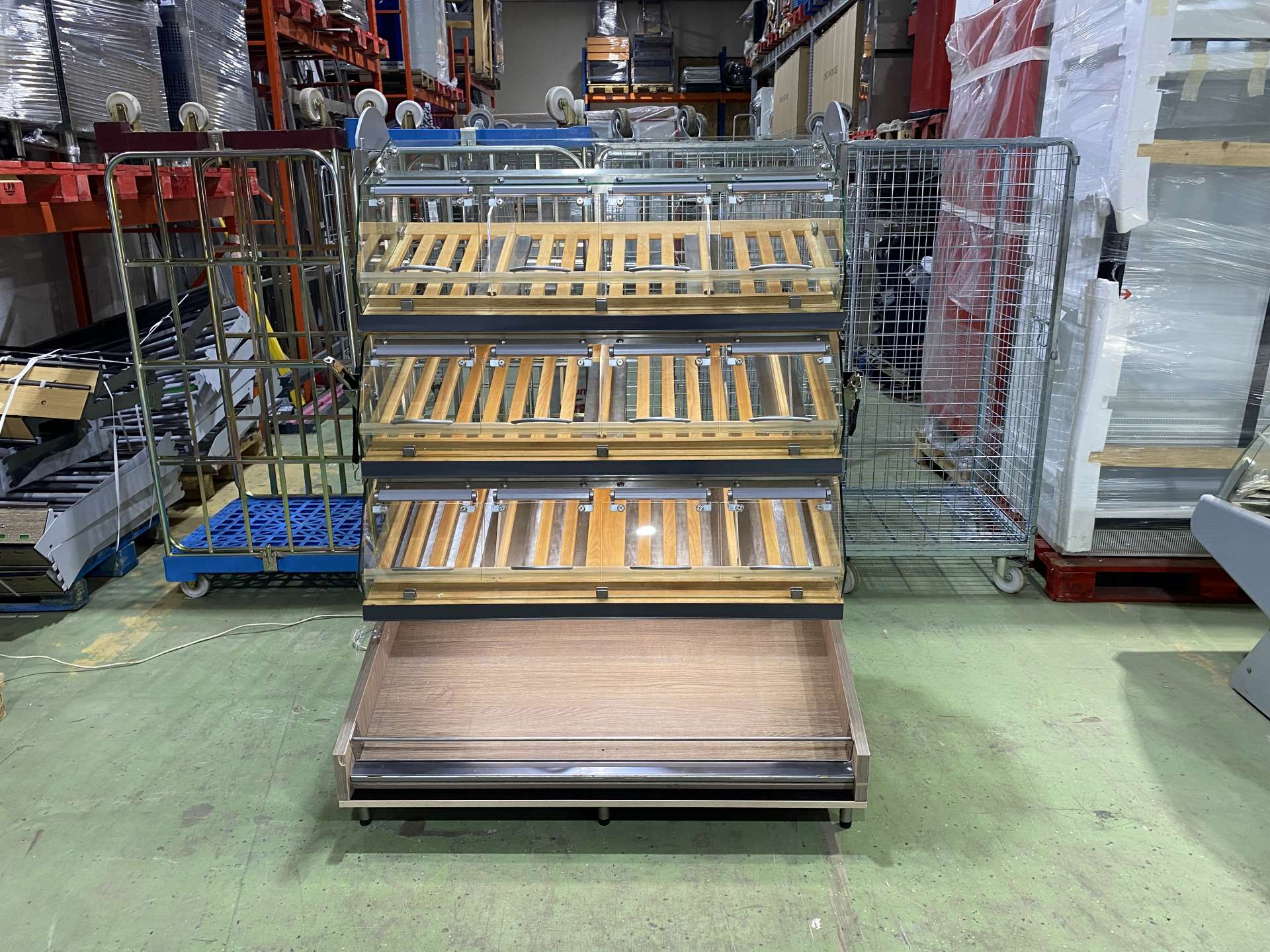 Pékárus állvány, önkiszolgáló, leheletvédős 125*93,5*172