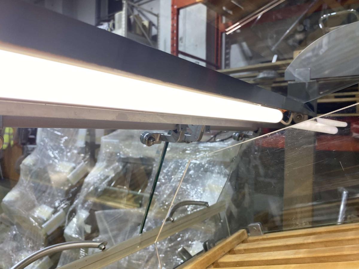 Pékárus állvány, önkiszolgáló, leheletvédős 125*93,5*172 – termékfotó (13. kép)