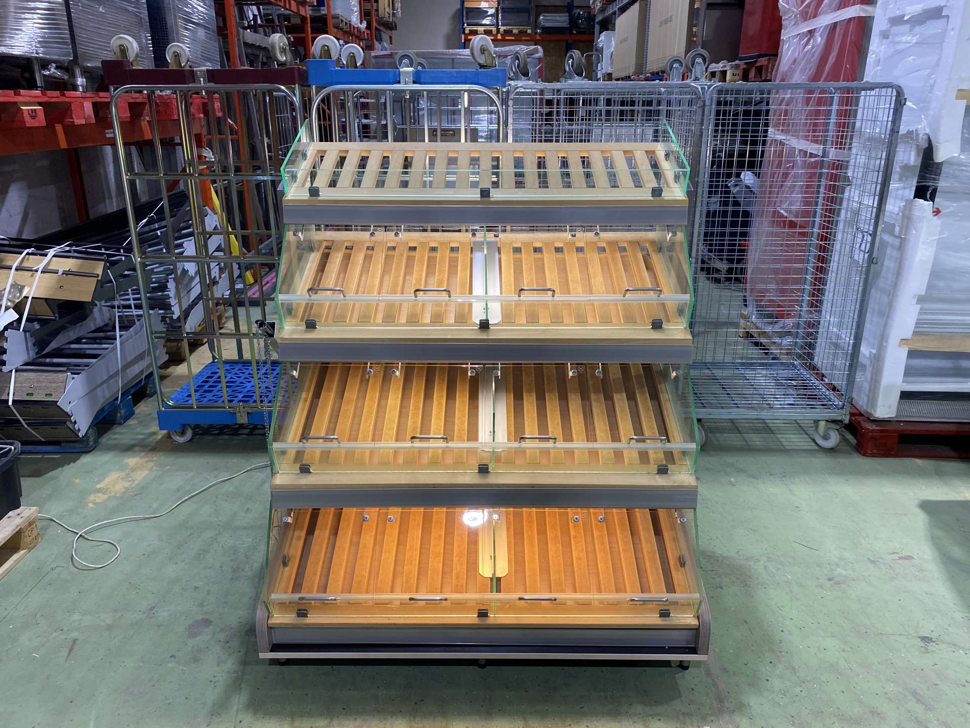 Pékárus állvány, önkiszolgáló, leheletvédős 125*93,5*152