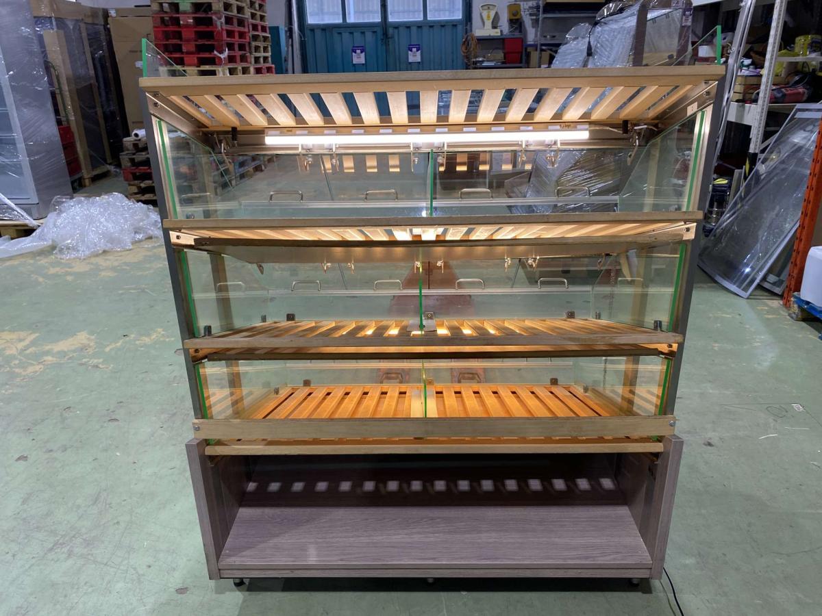 Pékárus állvány, önkiszolgáló, leheletvédős 125*93,5*152 – termékfotó csomagolás