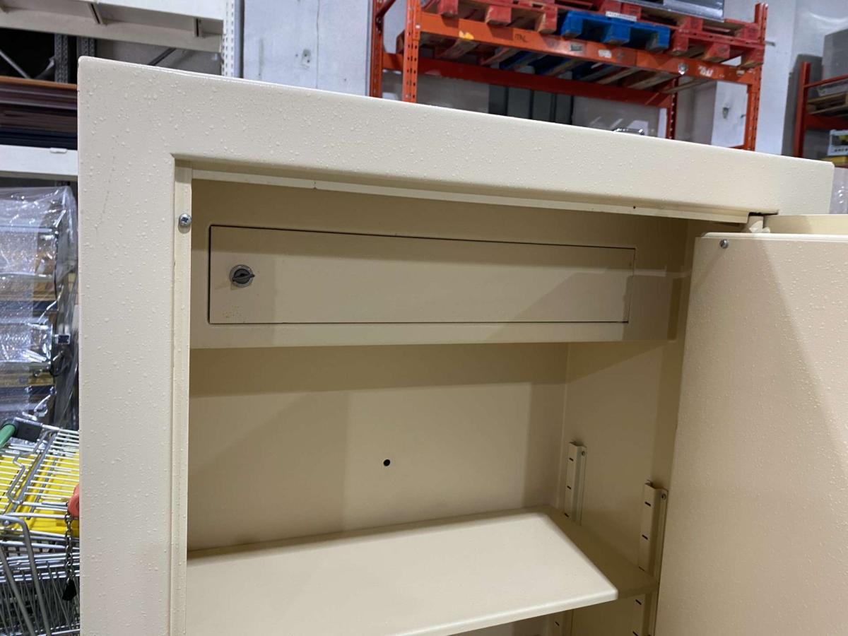 BOVAS biztonsági irat,- és értéktároló szekrény – termékfotó jobb oldalról