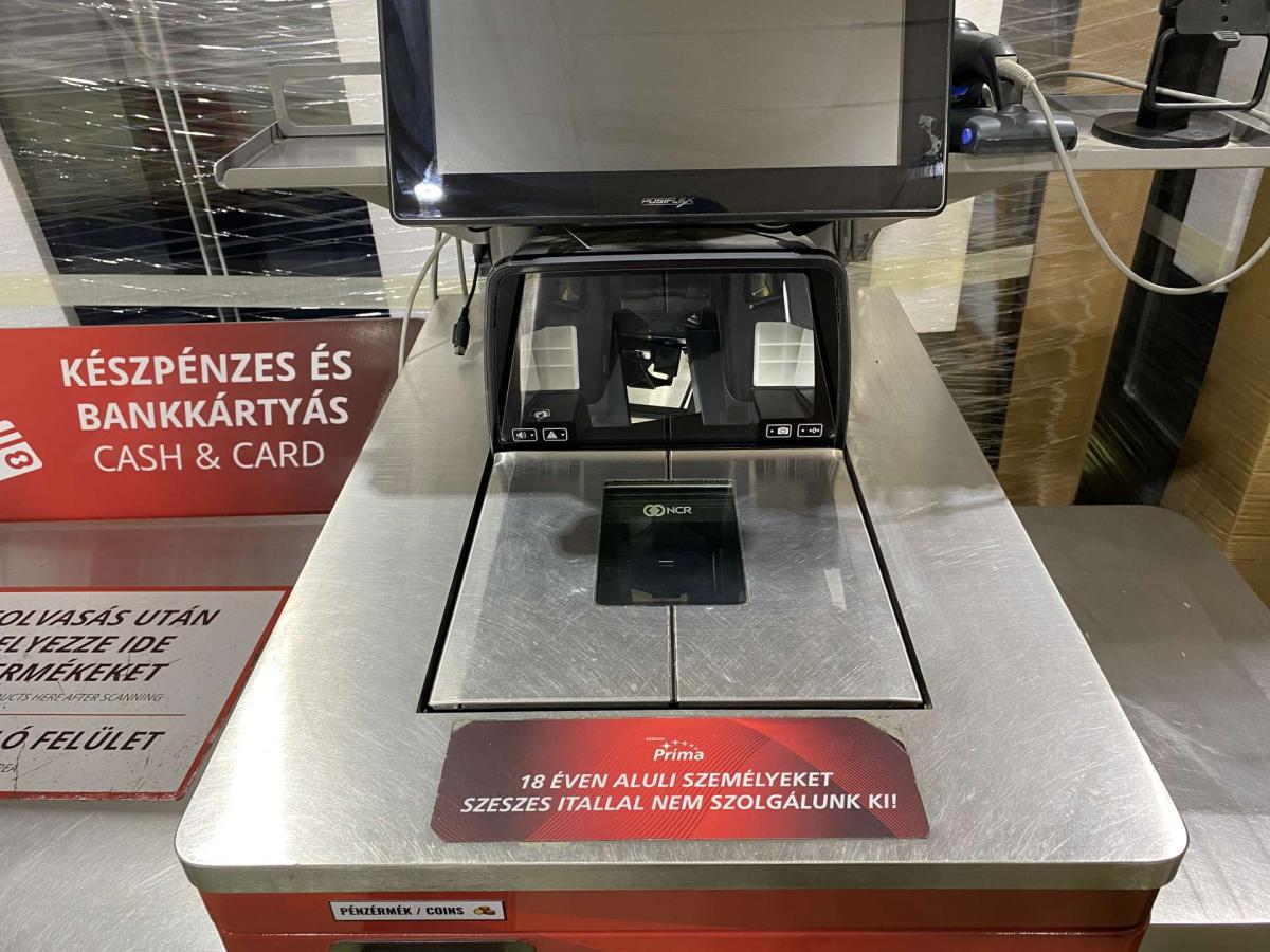 Önkiszolgáló kassza LAUREL – termékfotó jobb oldalról