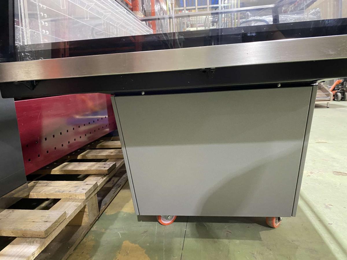 MODERN EXPO Promóciós hűtősziget 138*106 (120*80) – termékfotó használat közben