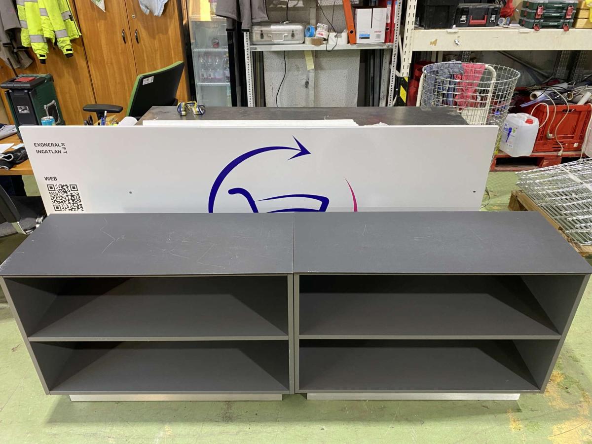 Elpakoló pult, szerkény tárolóval – termékfotó elölnézet