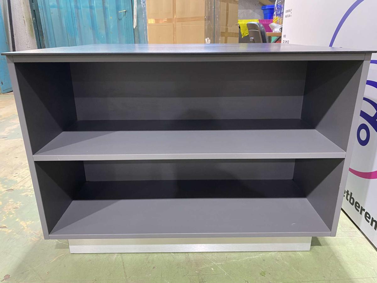 Elpakoló pult, szerkény tárolóval – termékfotó csomagolás