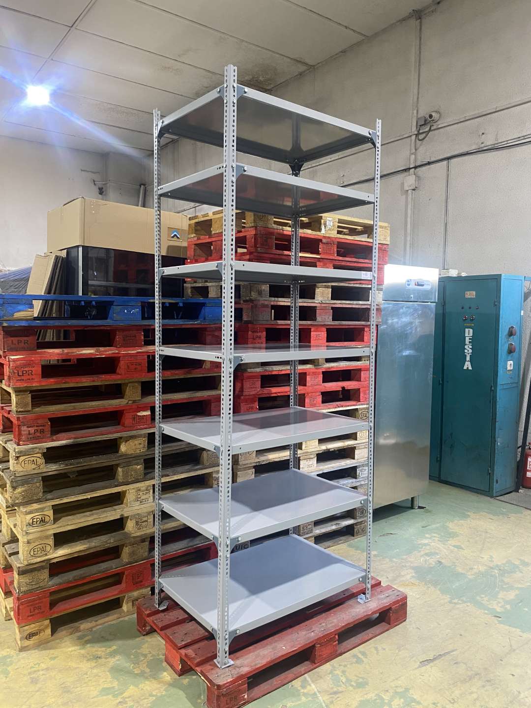 Salgó polc, raktári állvány