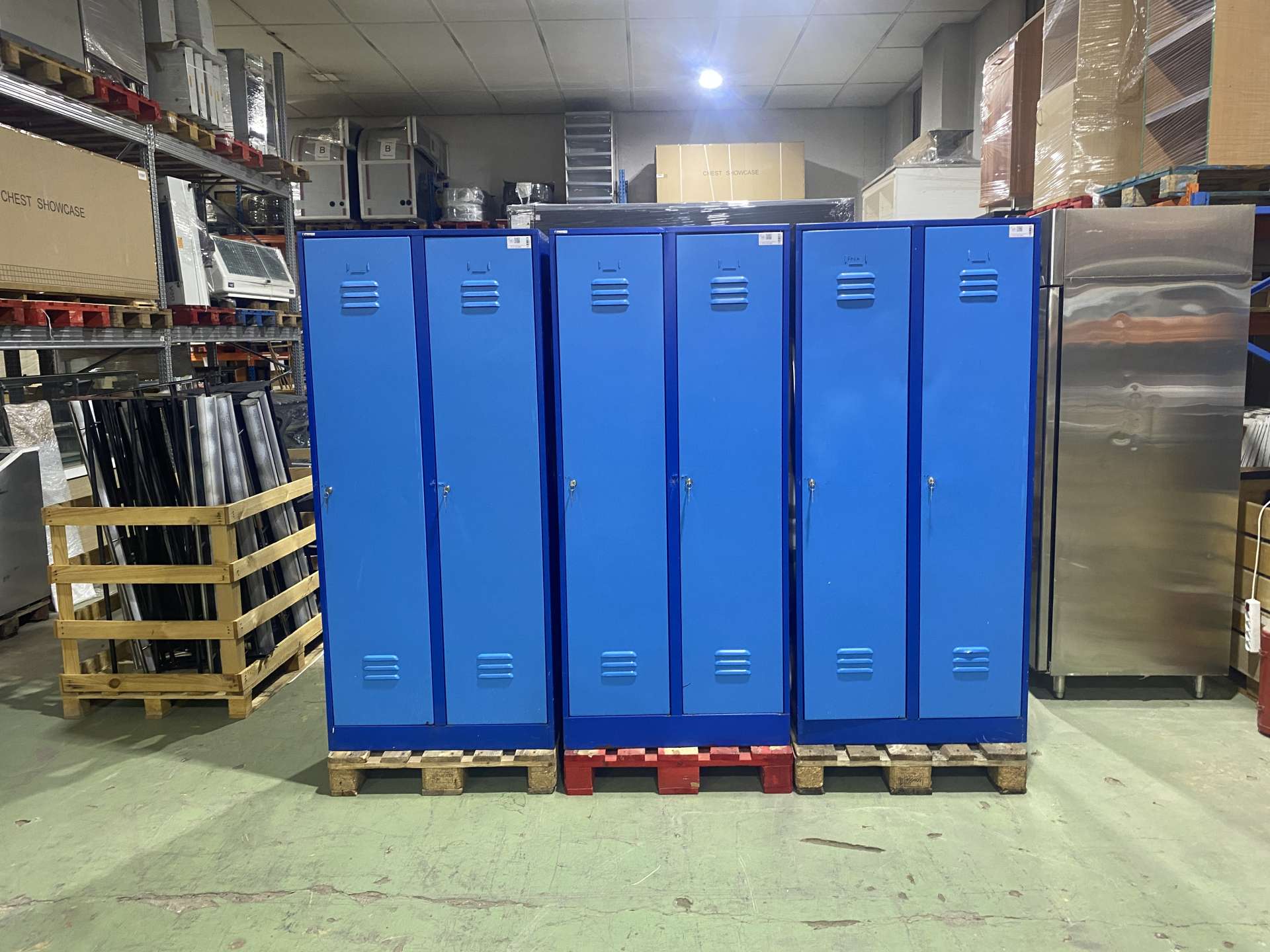 Kétajtós öltözőszekrény