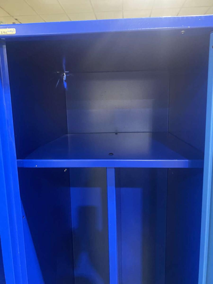 Kétajtós öltözőszekrény – termékfotó felülnézet