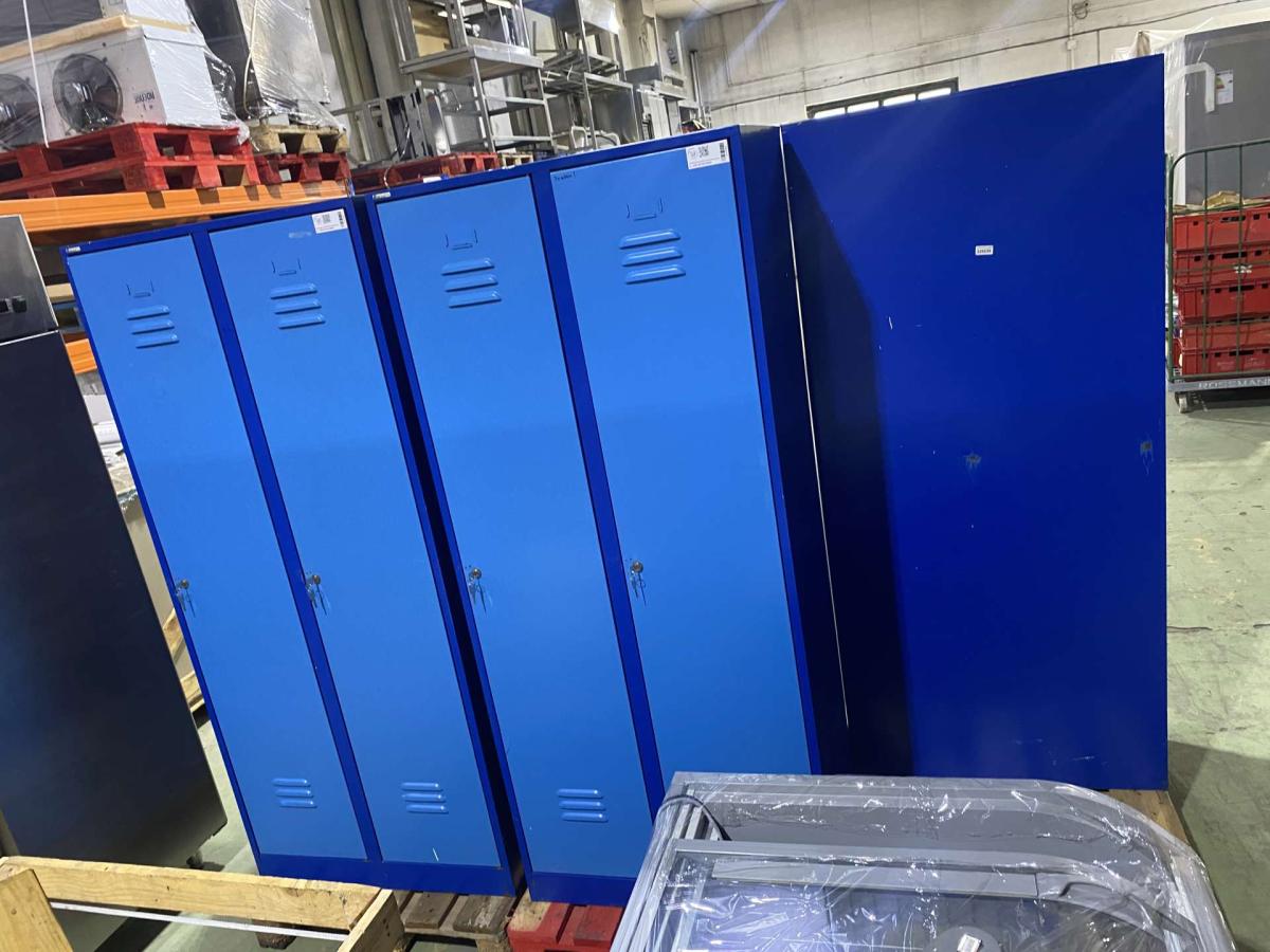 Kétajtós öltözőszekrény – termékfotó alulnézet