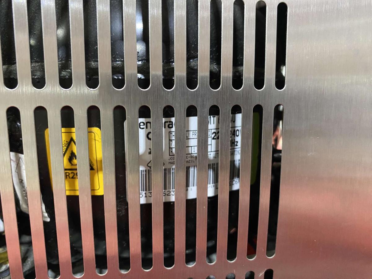 Jégkockakészítő, szájjég gép – termékfotó bal oldalról