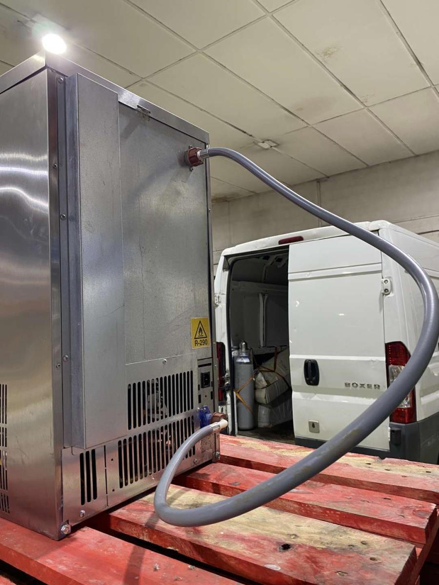 Jégkockakészítő, szájjég gép – termékfotó felülnézet