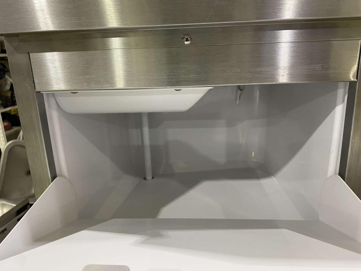 Jégkockakészítő, szájjég gép – termékfotó alulnézet