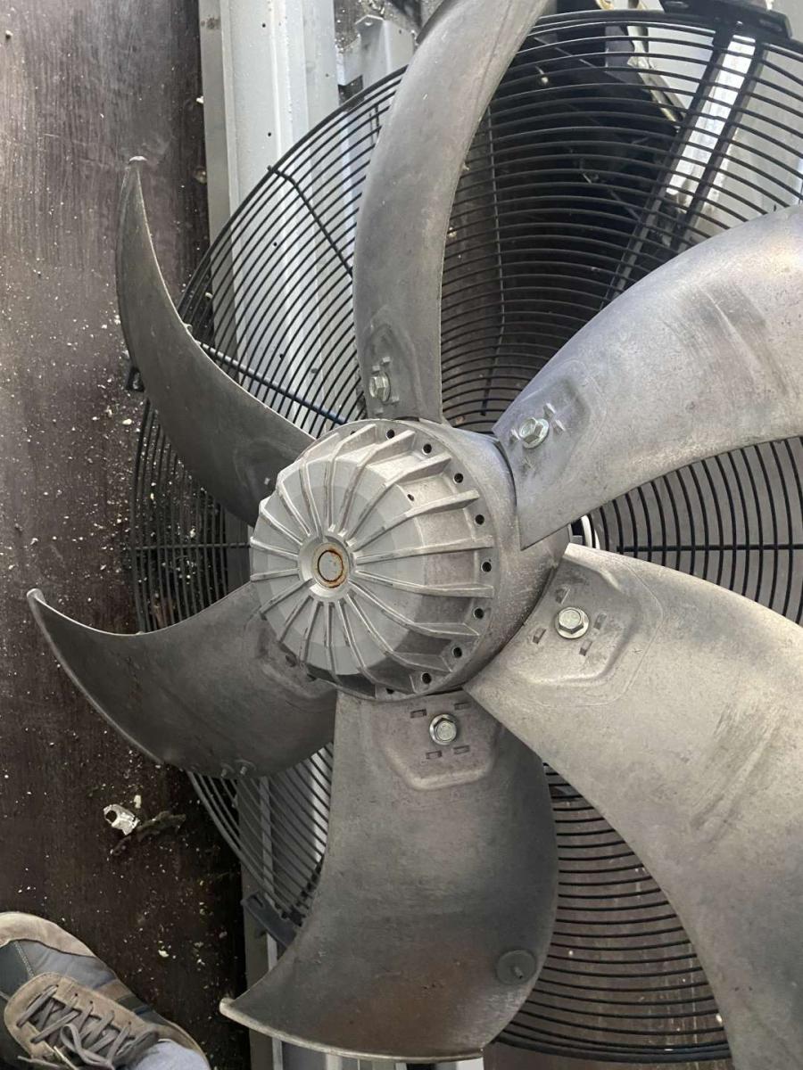 Kondenzátor / Ventilátor 800-as – termékfotó bal oldalról