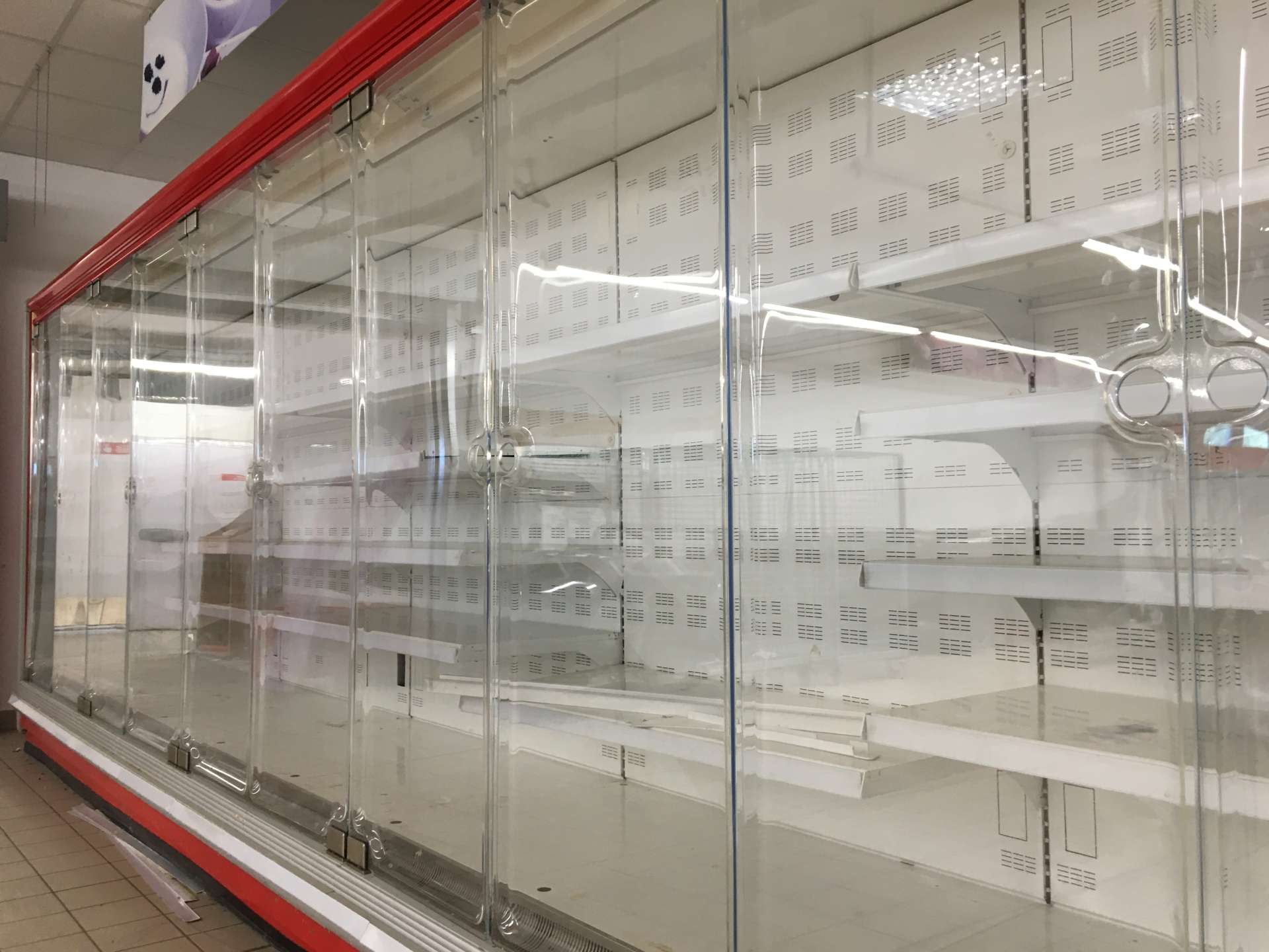 Fali ajtós hűtőregál- hűtőbútor, 3,75 méter