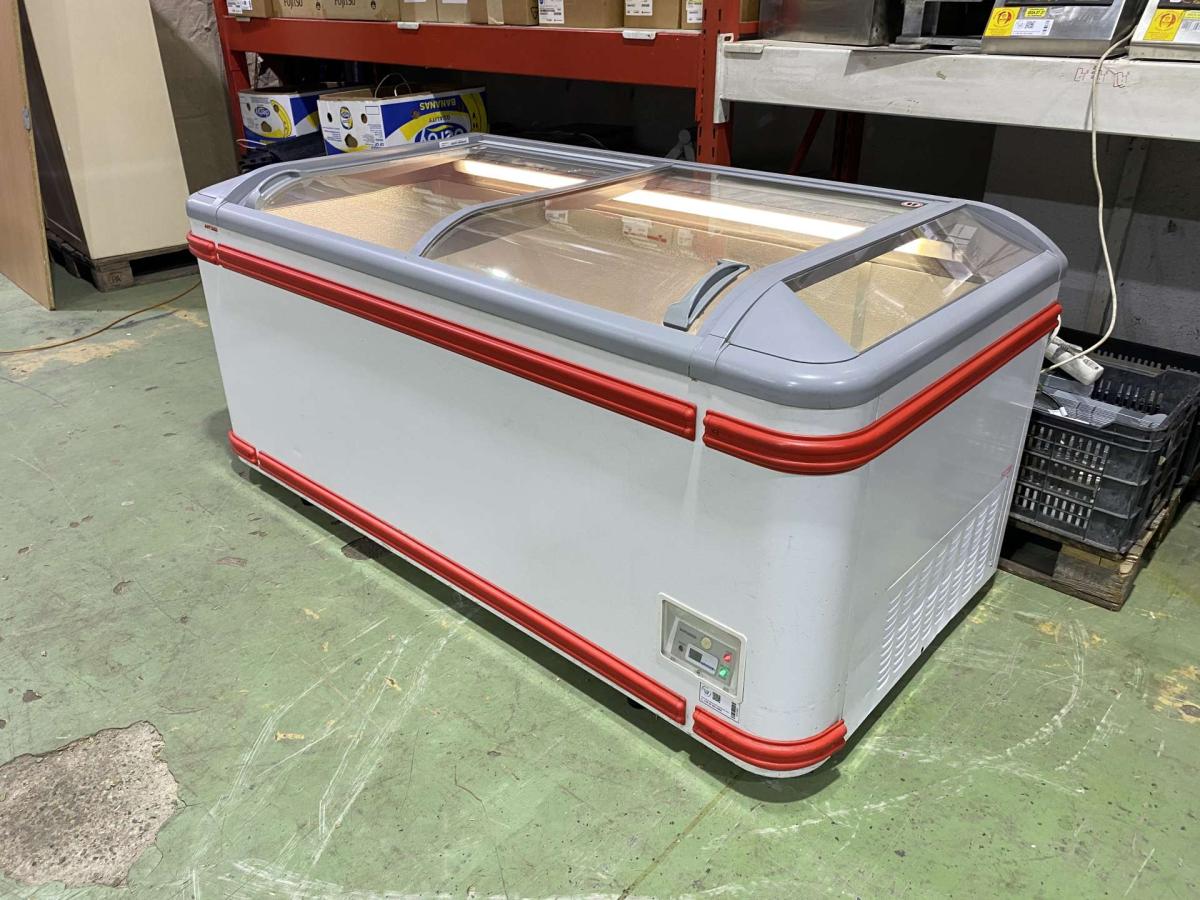 AHT Paris 185 fagyasztóláda – termékfotó jobb oldalról