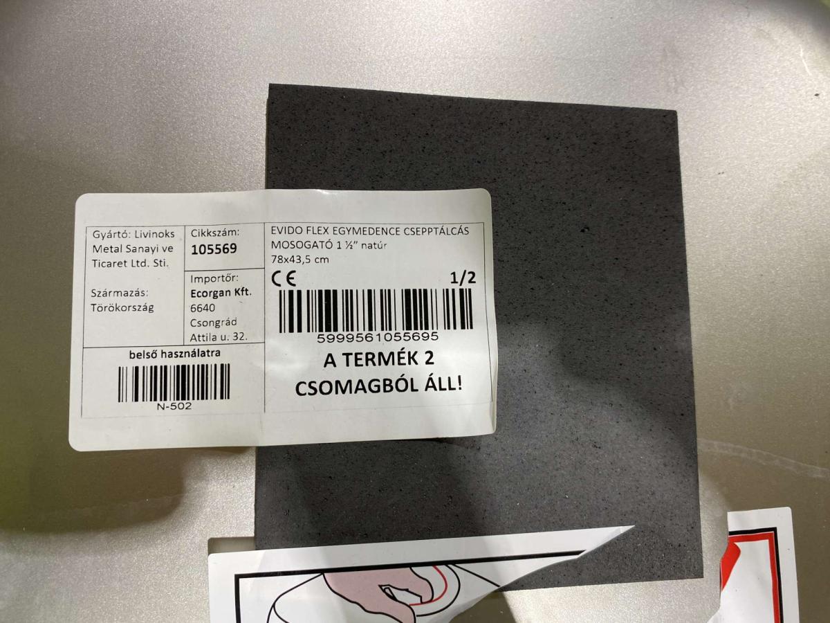 Háztartási mosogató – termékfotó hátulról