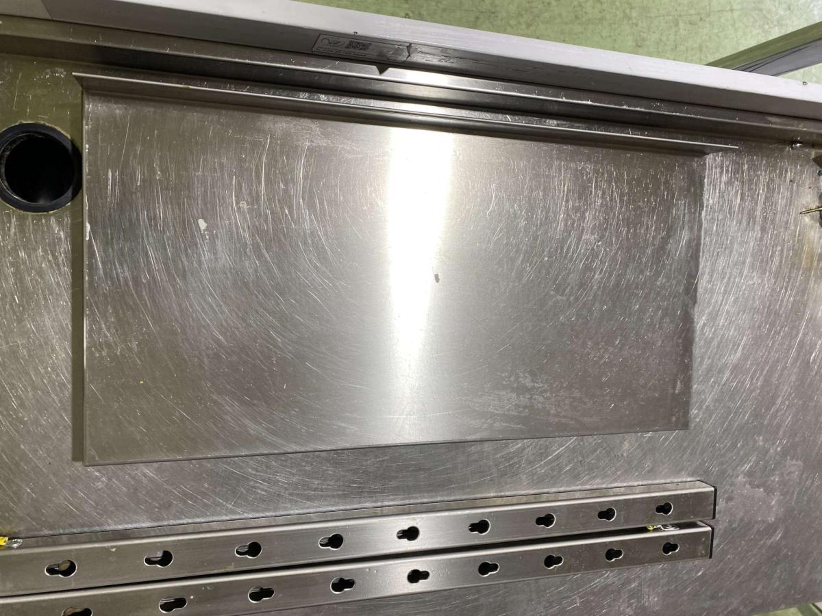 Rozsdamentes polc 100*30 – termékfotó alulnézet