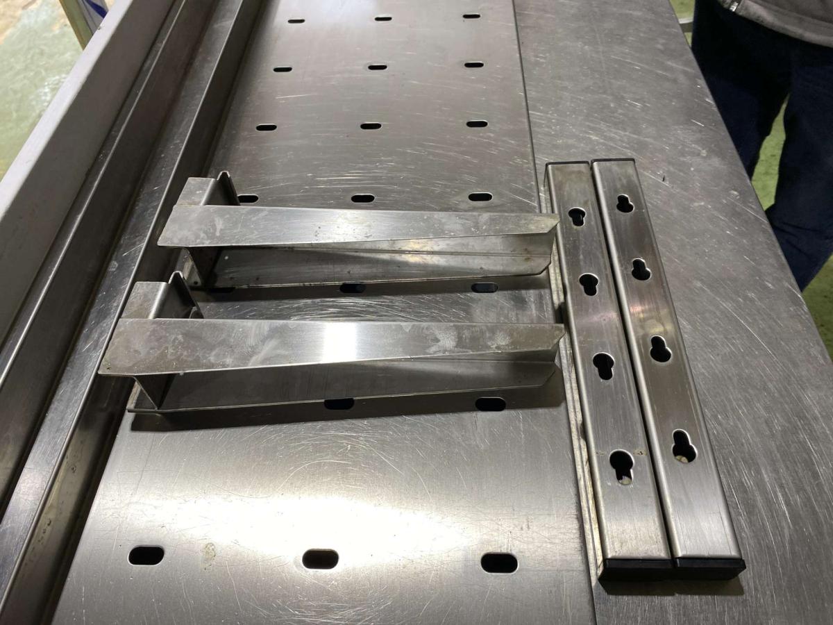 Rozsdamentes csepegtető polc 100*30 – termékfotó elölnézet